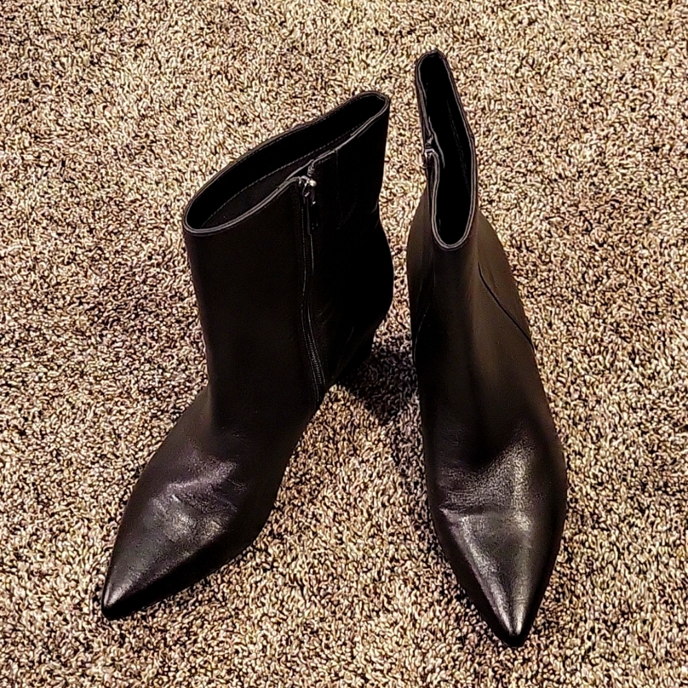 Black leather Naturlizer angel boots size 9